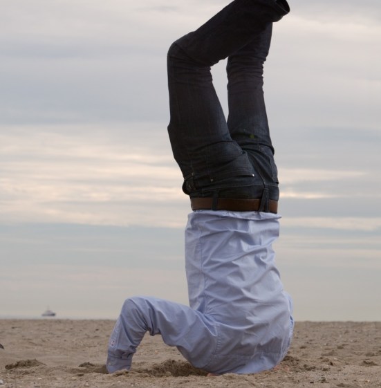 Bury_your_head_in_the_sand-e1508165657308