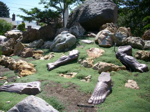 Broken_Statue_Daniel's_Dream_Gilgal_Garden_2